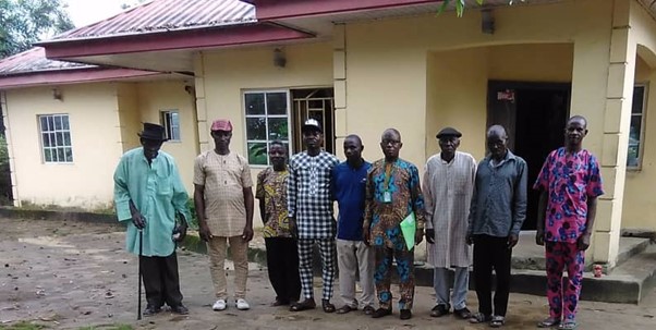 PIA’s 30% Campaign Advocacy Visit’s Picture to Okolomade/Emirikpoko Communities in Abua Odual LGA of Tuesday 28th June 2022. A group picture with representatives of the Council of Chiefs representing 11 communities in front of the Palace of His Royal Majesty King M. James Palace.