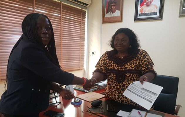 PIA’s 30% Advocacy Campaign visit to Bayelsa State Commissioner for Women and Children Affairs on Thursday 30th June 2022, with the Ministry embracing the campaign and pledging to co-own the campaign for the good of women across Bayelsa State. Advocacy Lead, Princess Egbe in a handshake with the state commissioner.